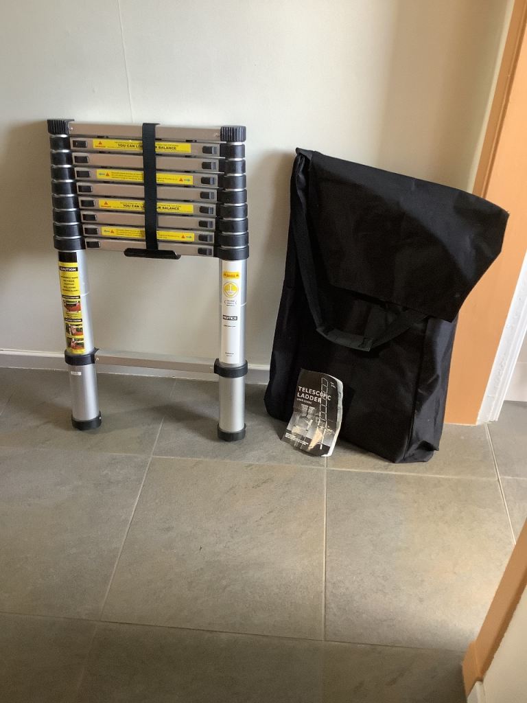 Telescopic Ladder with Carry Bag – As Good As New