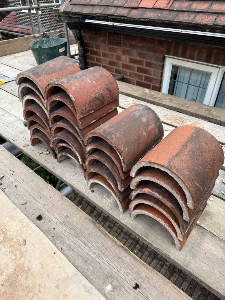 Roof ridge tiles terracotta round 