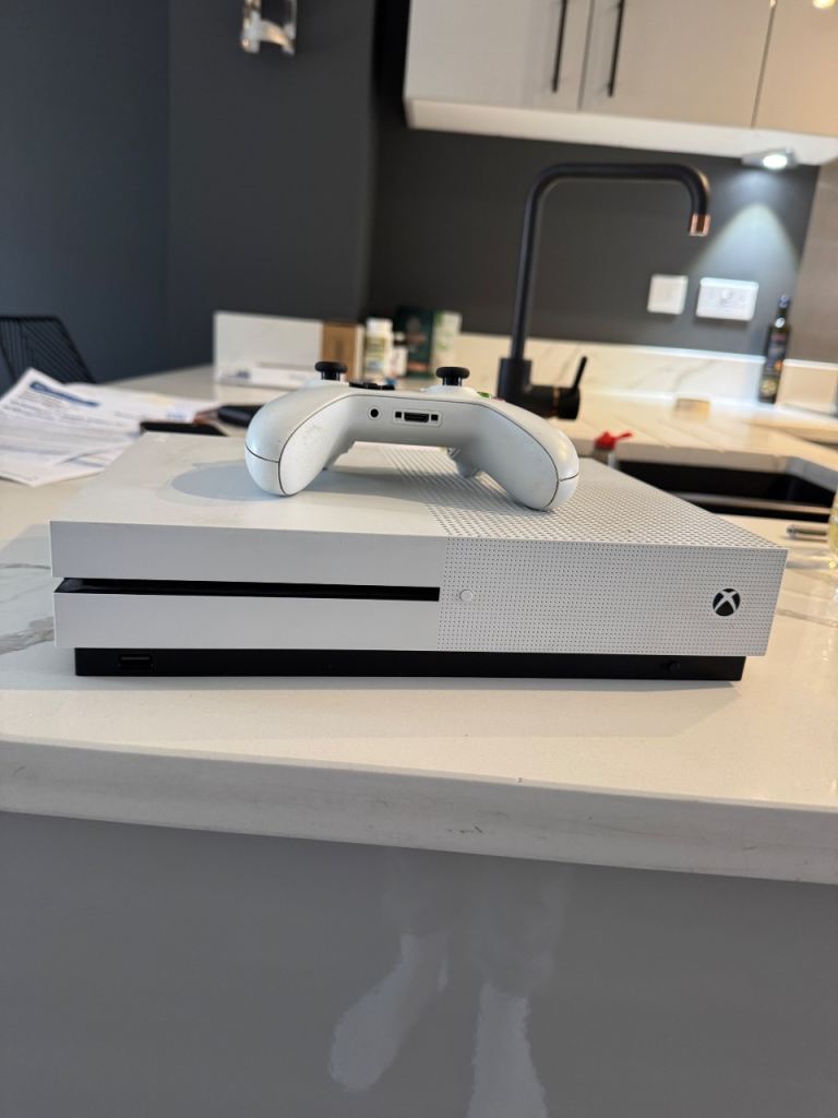 Xbox One S - 500GB
