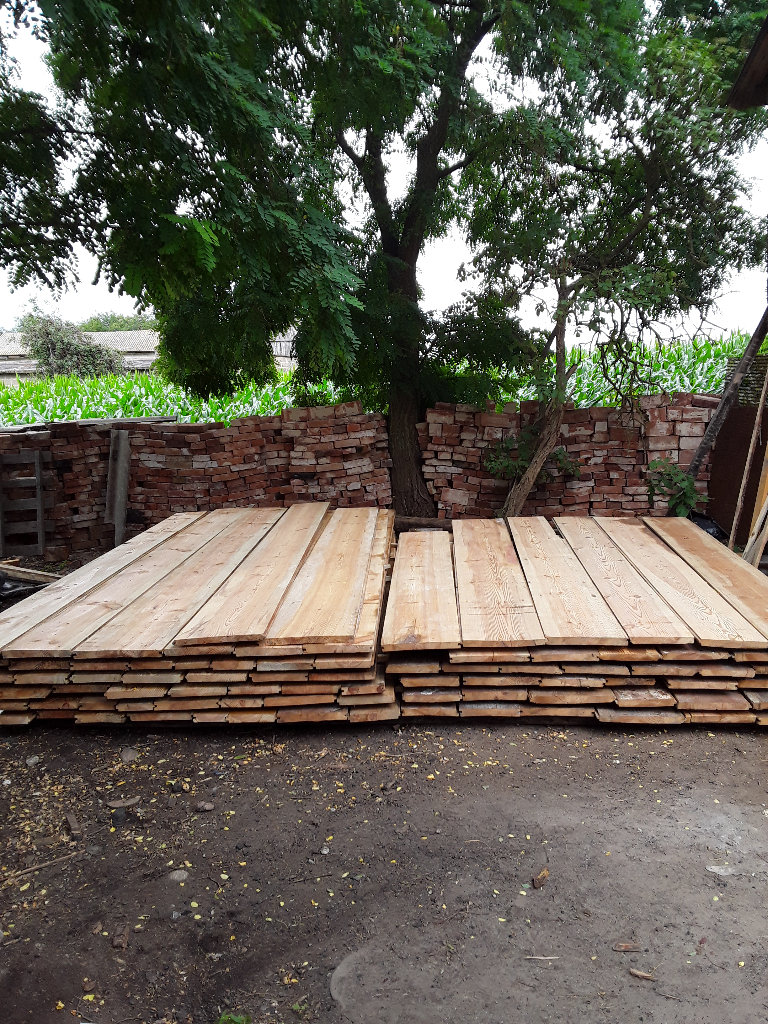 Reclaimed wide  pine floorboards. 8-15 inch width. 30 mm thick. Lenght 9-13 foot.