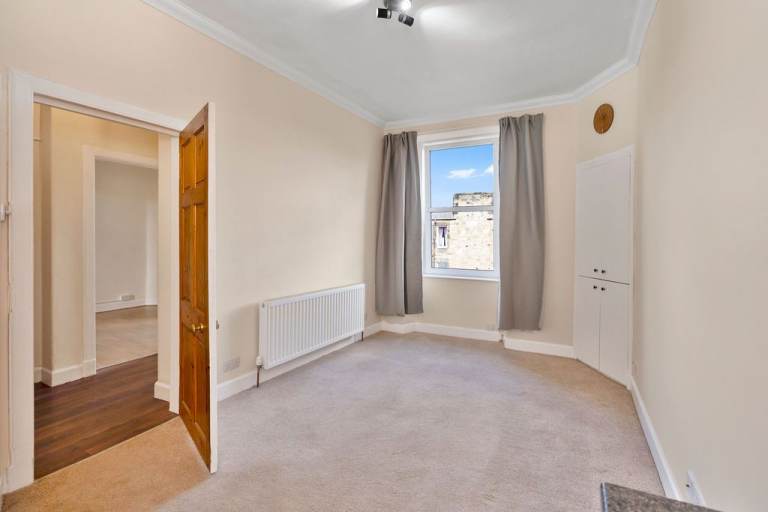 Spacious, 1 bedroom, unfurnished flat in Slateford – available NOW!