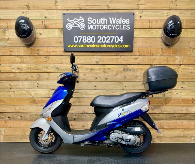 Peugeot V CLIC 50 : 2009 (58) model : UNDER 2k MILES