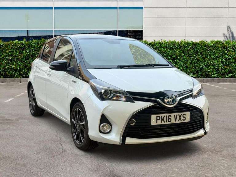2016 Toyota Yaris 1.5 VVT-h Design E-CVT Euro 6 5dr