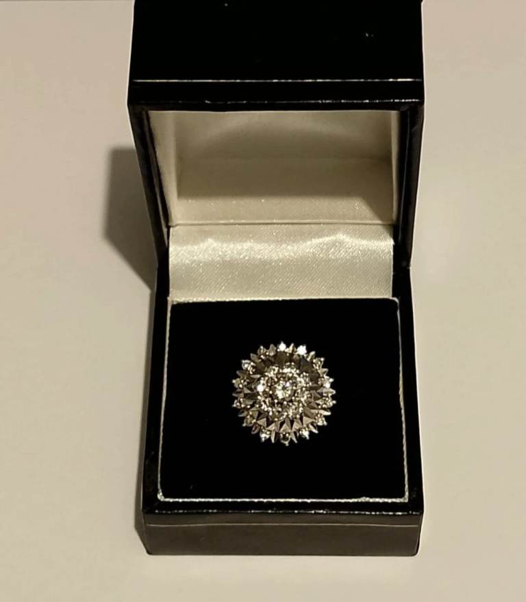  As Good As New 18ct white gold ring 