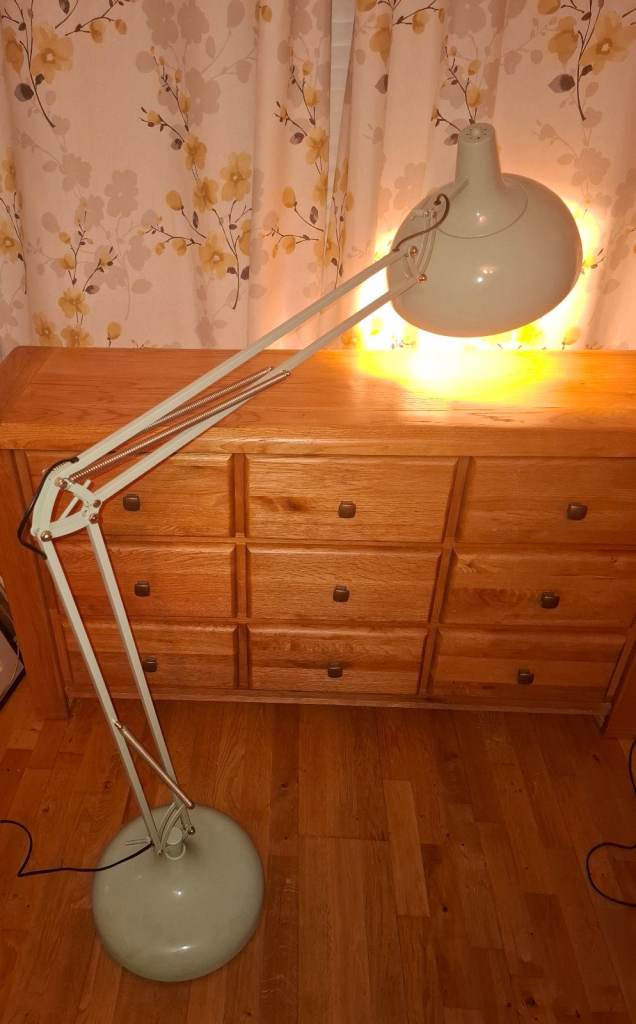 Floor lamp