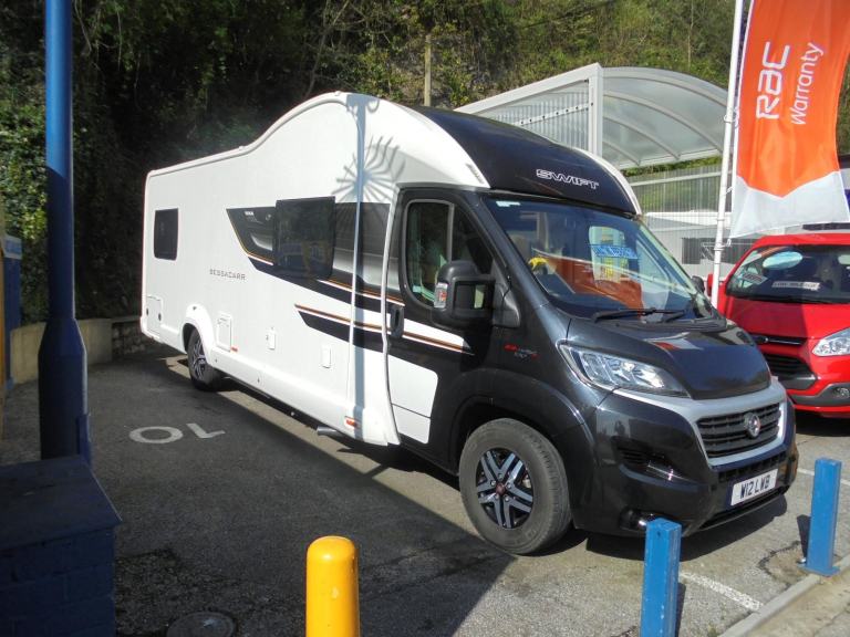 2018 18 SWIFT BESSACARR 596 6 BERTH 6 TRAVEL IN BLACK# ONLY 7906 MLS FROM NEW #