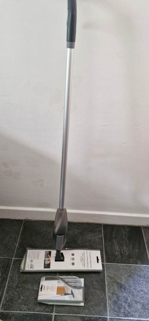 Spray mop and extra pad 