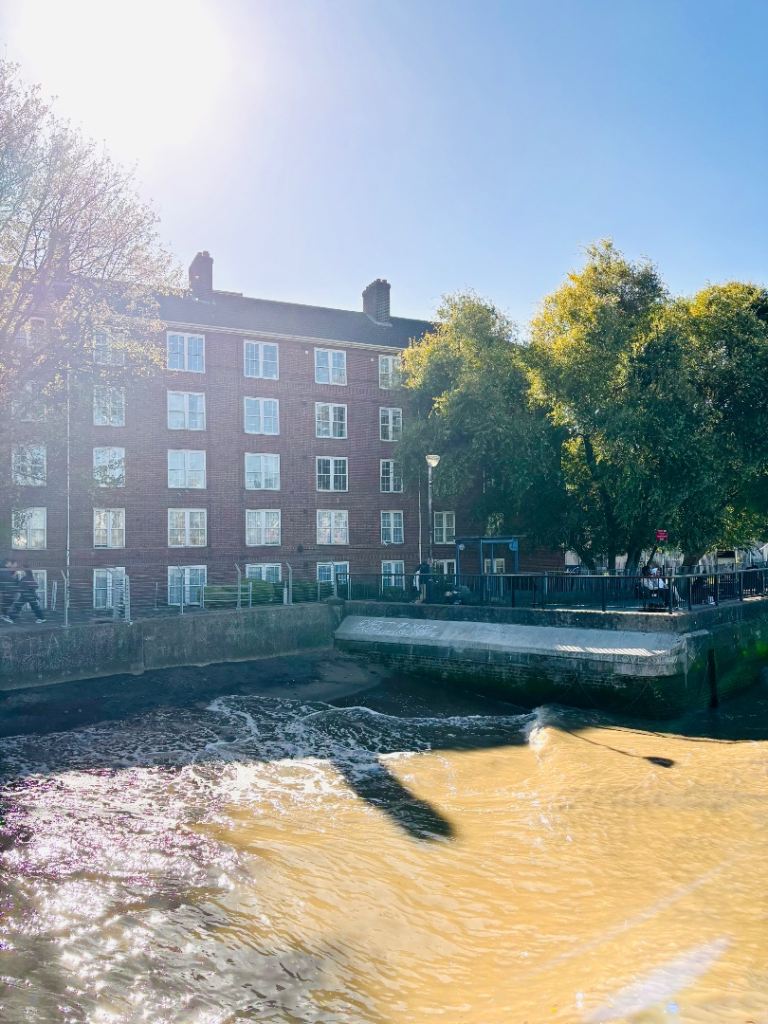 Central Greenwich, Riverside 1920’s 3 Bedroom Flat, Newly Refurbished