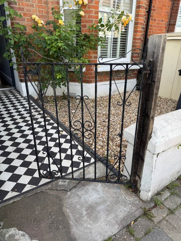 Iron Metal Gate