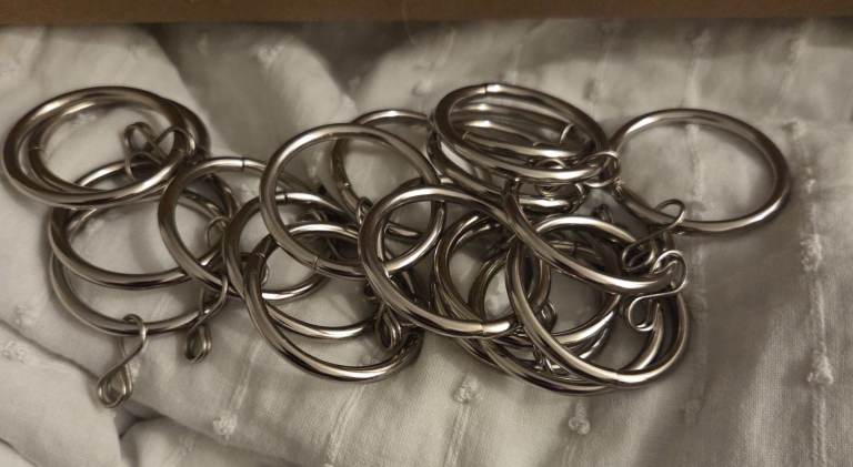 Curtain rings