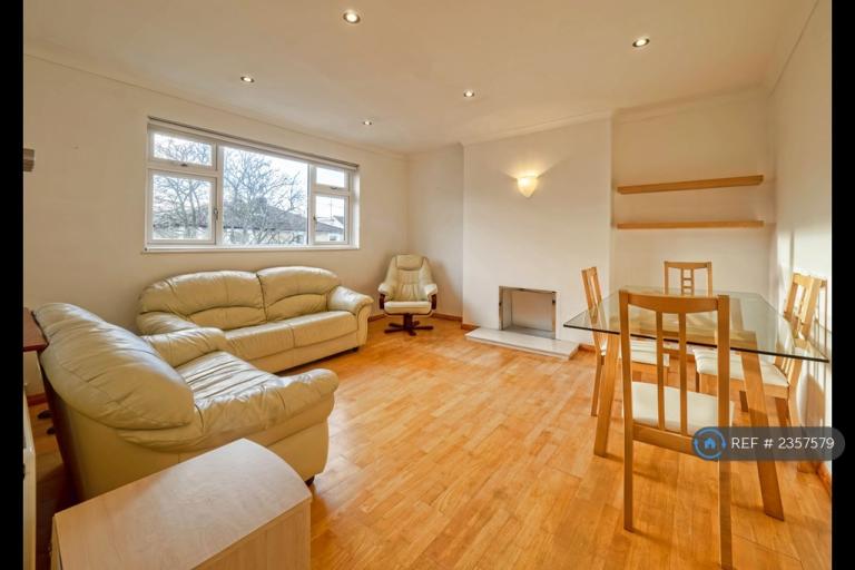 2 bedroom flat in Lichfield Grove, London, N3 (2 bed) (#2357579)