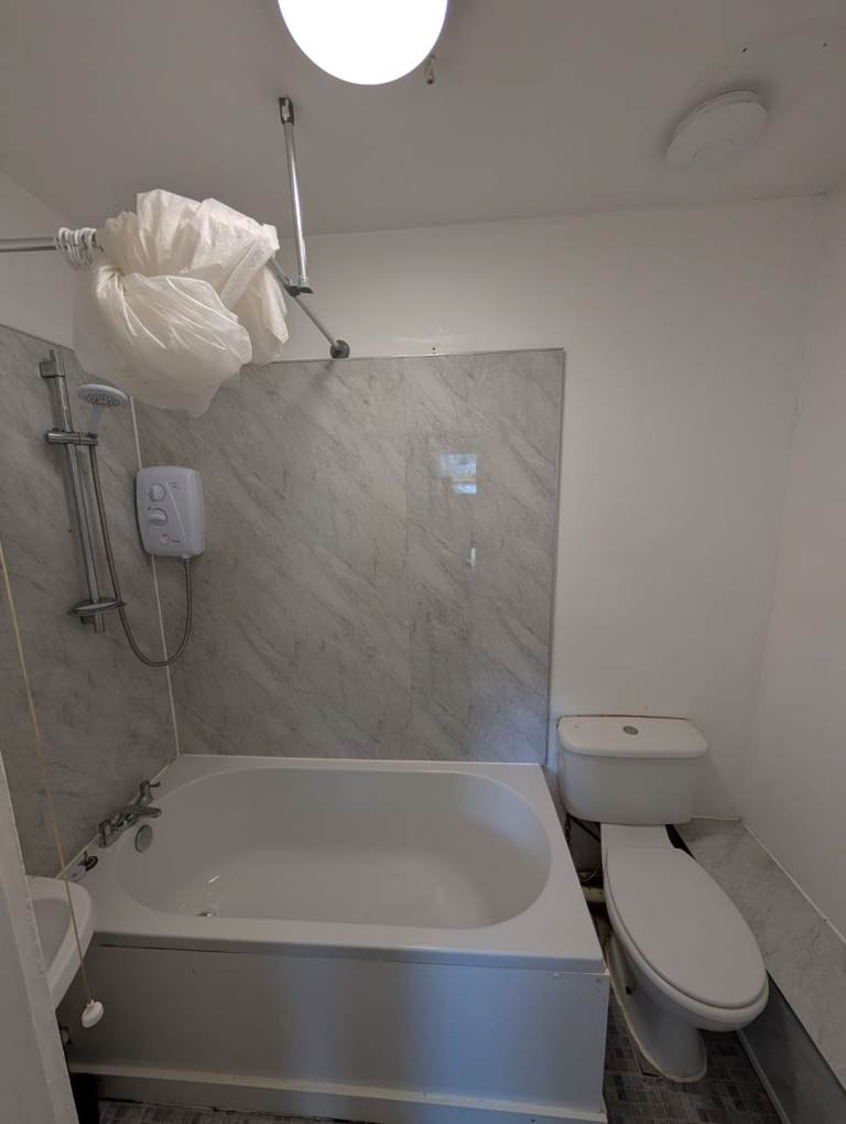 Small 1 bed flat to rent in Dover