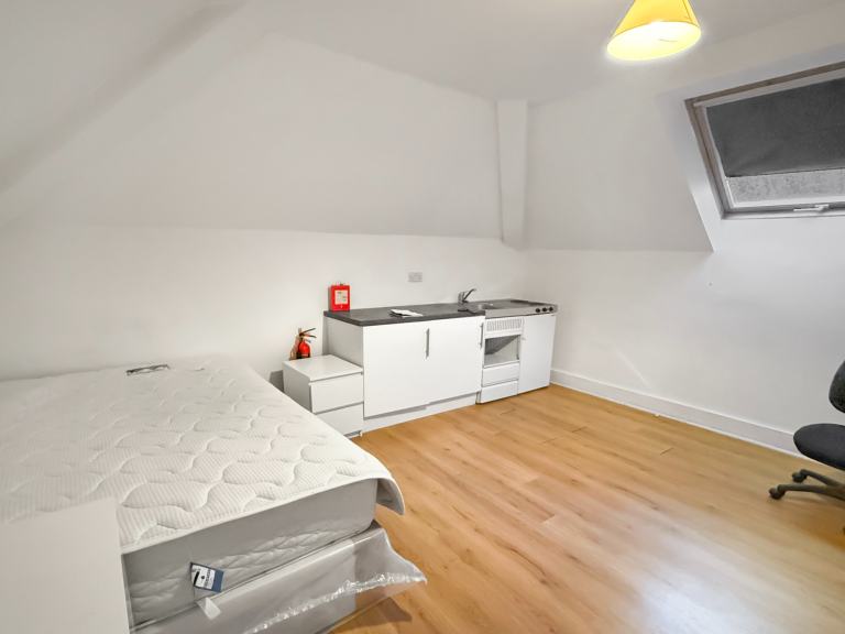 1 bedroom flat in Clayponds Lane, London, TW8 Book Online - The Rent Guru {952}