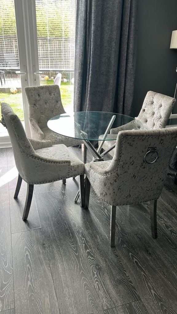 Dining table and chair set