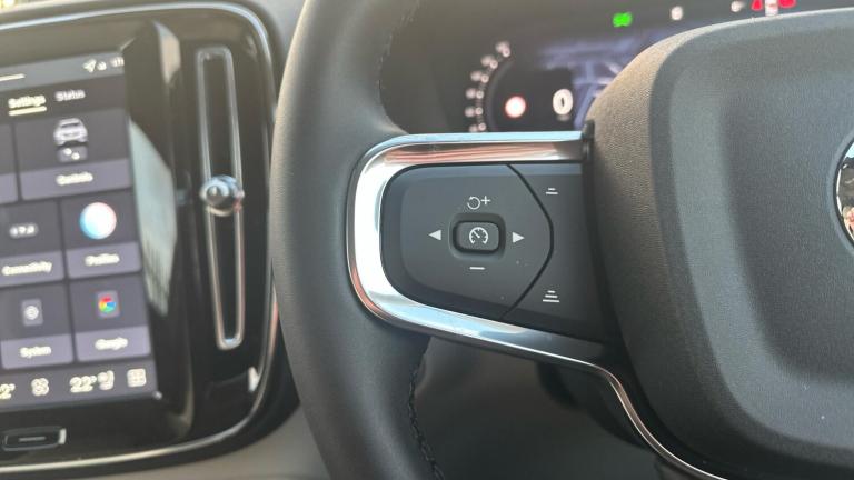  Volvo XC40 2.0 B4 MHEV Ultra Bright DCT Auto Euro 6 (s/s) 5dr Petrol/Electric Hybrid Automatic