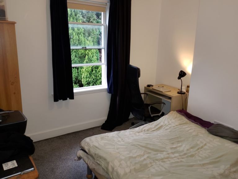 Large double room available in Slateford 