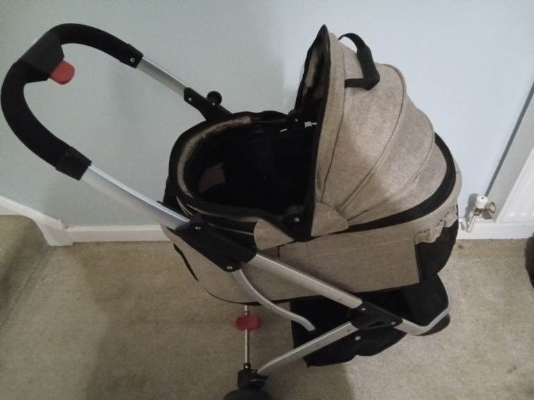 Pet pram / car seat