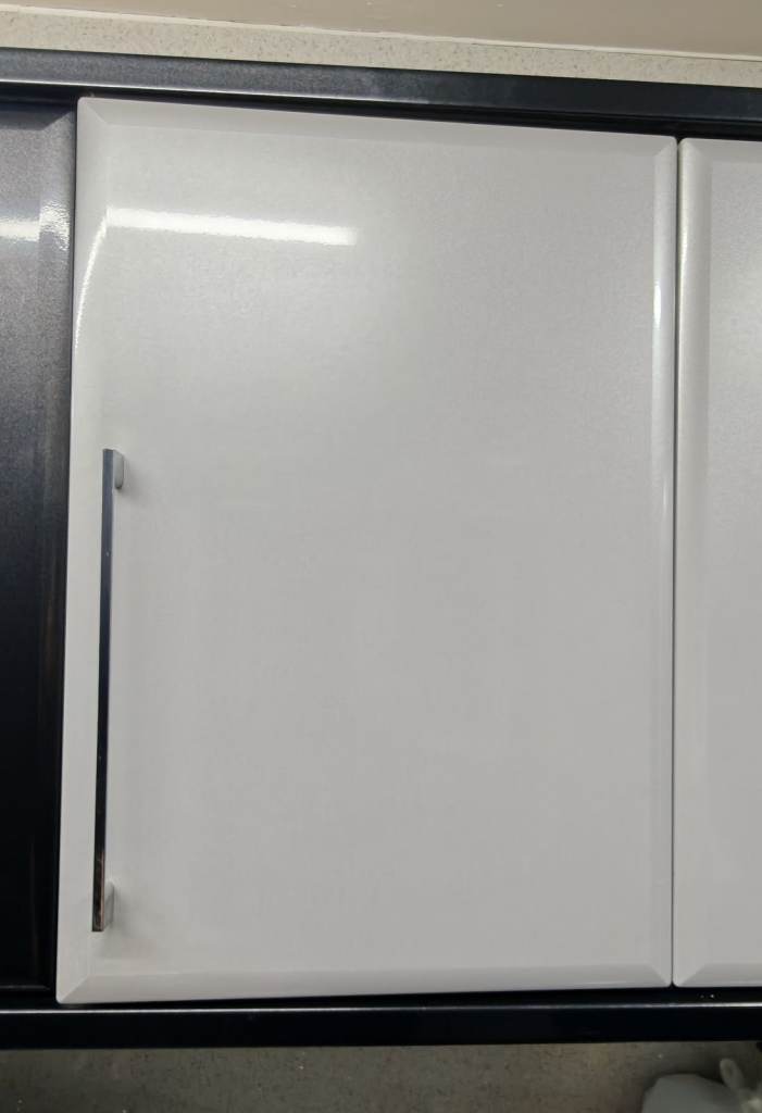 Mint Condition 50cm Kitchen Unit – Gloss Doors