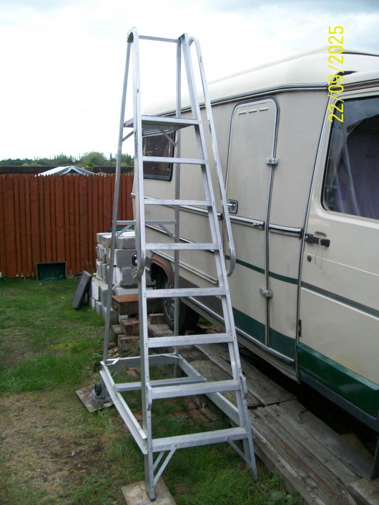 image for warehouse type alloy 7 tread + platform steps with wheels, caravan van washing repairs £85