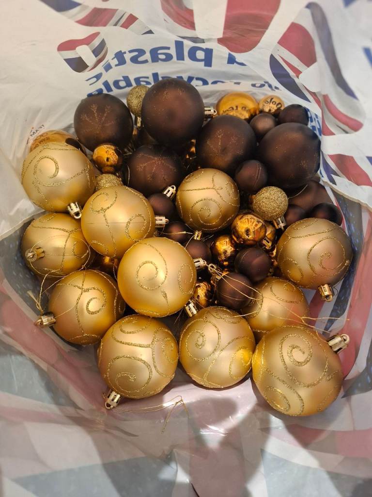 Free christmas baubles 