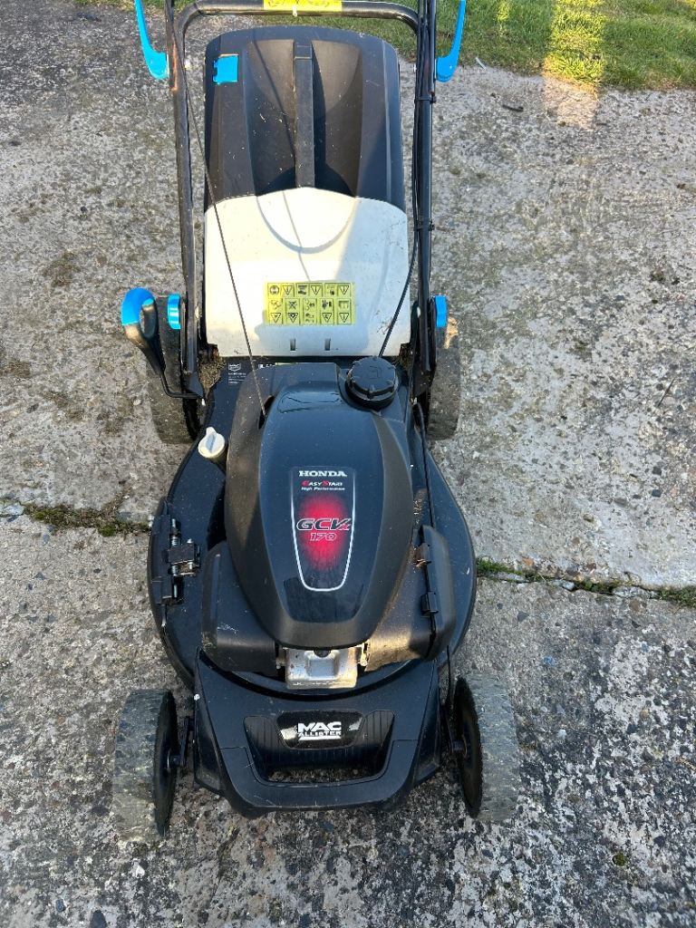 Lawnmower self propelled Honda engine 1 year old