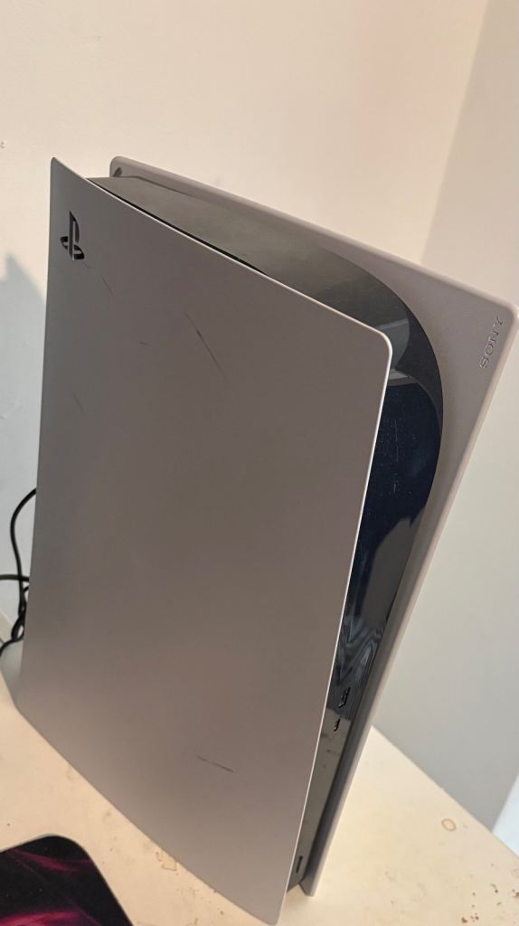 PS5 - White - 2x Controllers