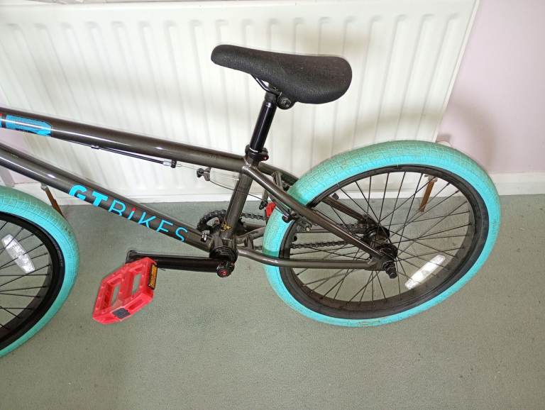 GT BIKES BMX Bike – Grey with Teal Tyres