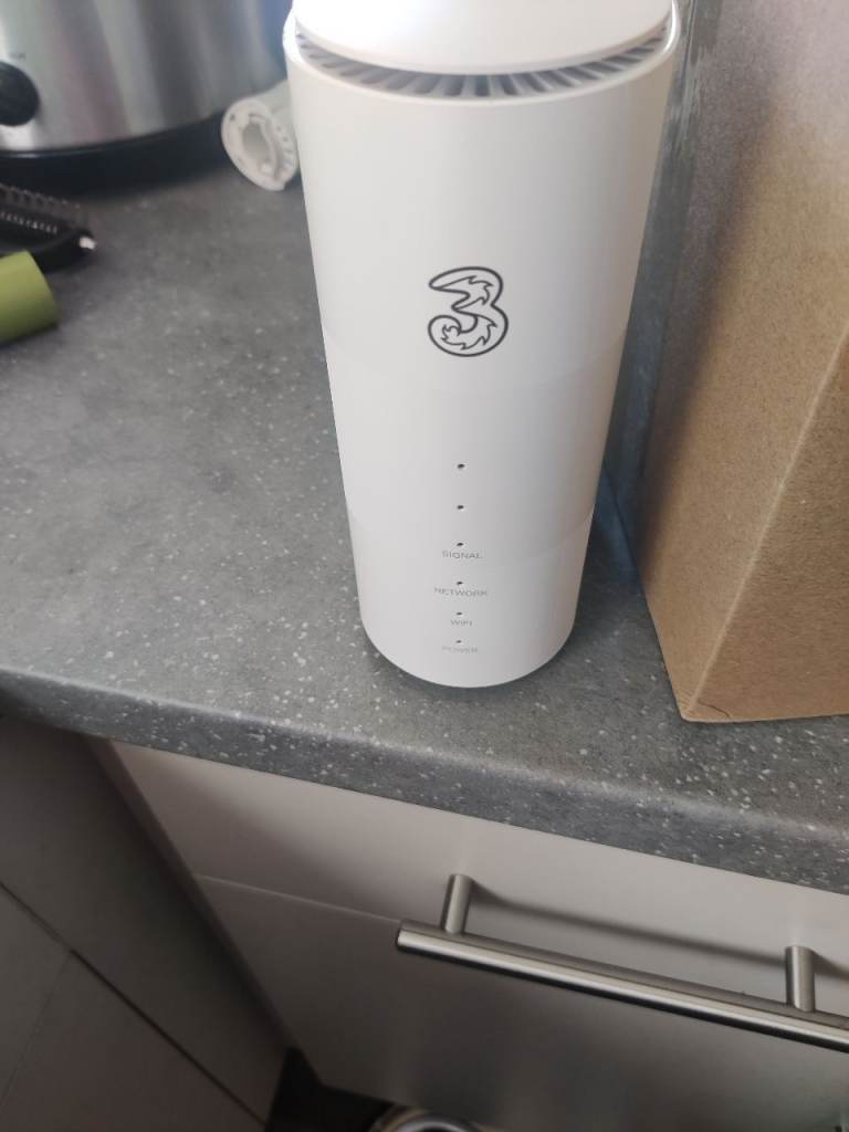 3 Home Broadband Hub – Good Condition
