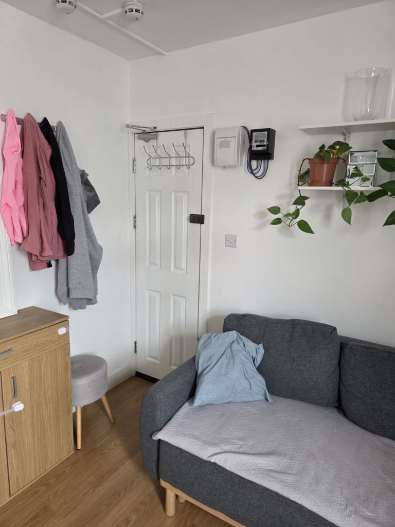 Spacious Unique Bedsit with garden – Bills Included – Opposite Figges Marsh Park Tooting
