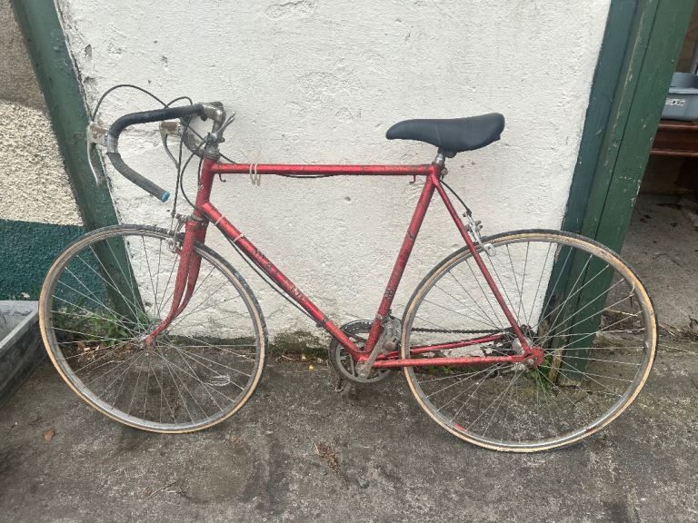 Old road bike … Raleigh ? 