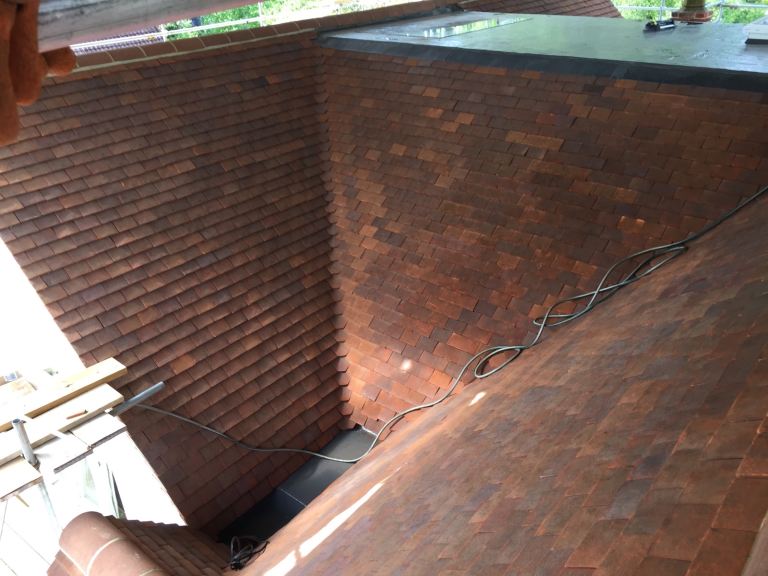 Roofer all roof specialist, free quote 