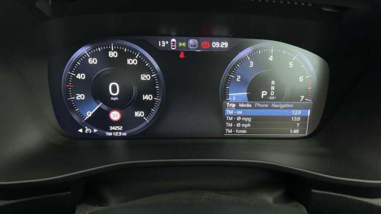 2021 Volvo XC40 2.0 B4 MHEV R-Design SUV 5dr Petrol Hybrid DCT Auto Euro 6 (s/s) (197 ps) ESTATE ...