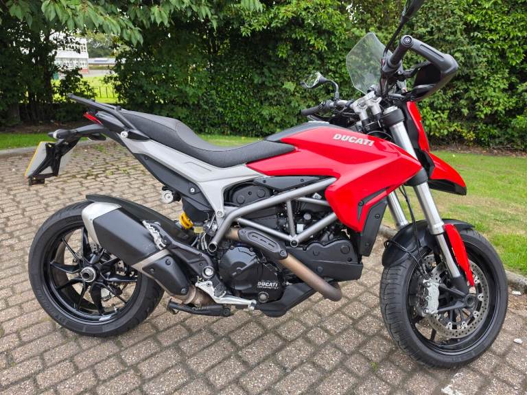 Ducati Hyperstrada 2014 Hypermotard good history desmo service completed