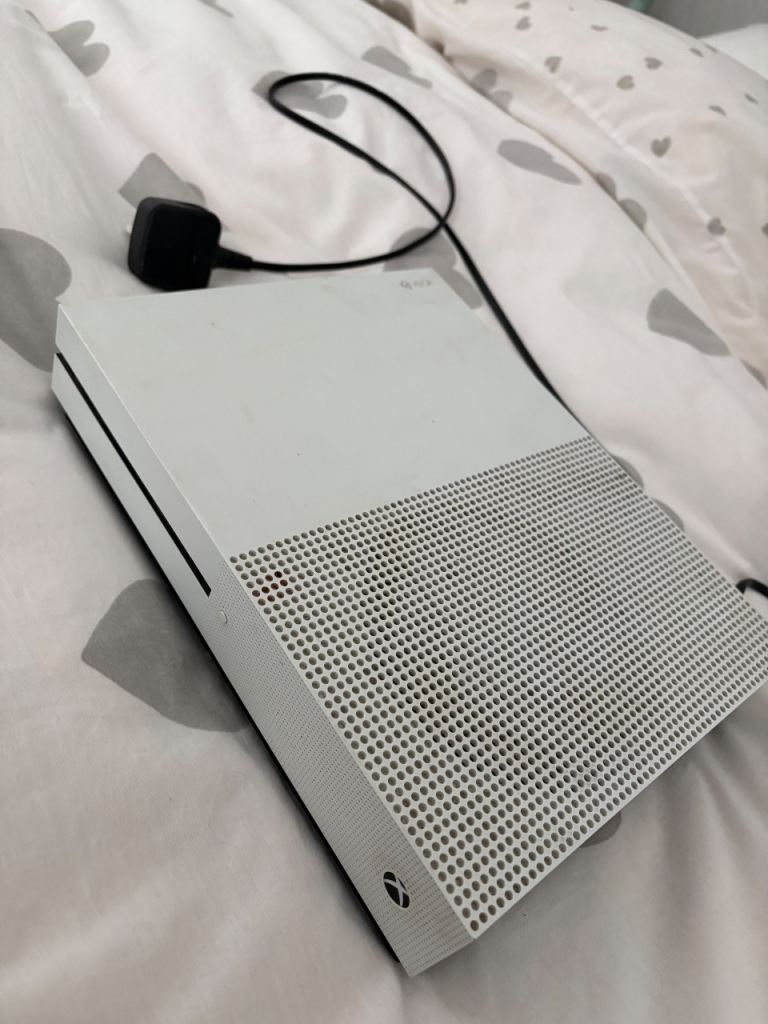 Xbox One S 1TB boxed - console only 