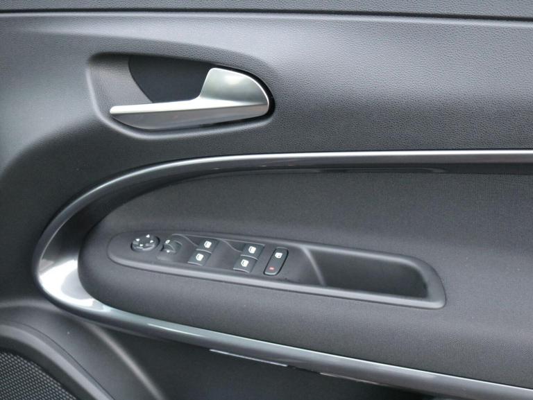 2025 Fiat 600 1.2 Hybrid 48V 136 5dr eDCT-6 HATCHBACK PETROL Automatic