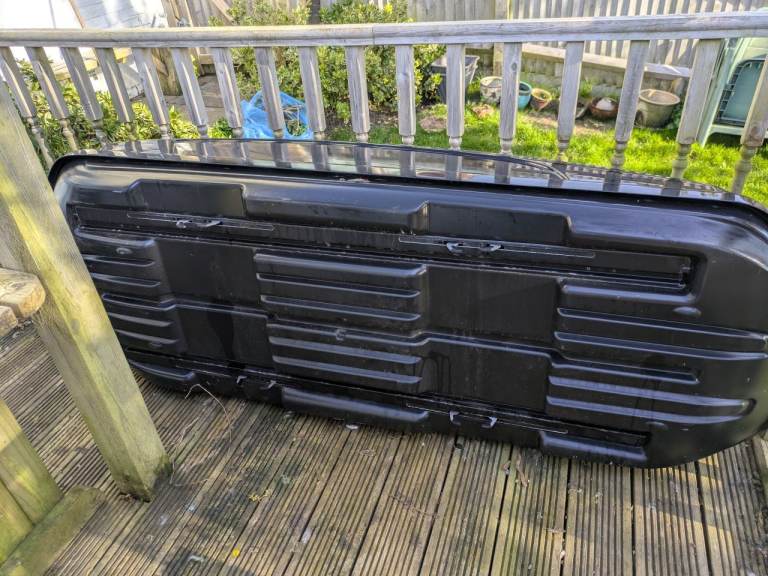 Halfords Advanced 580L Roof Box and roof racks 