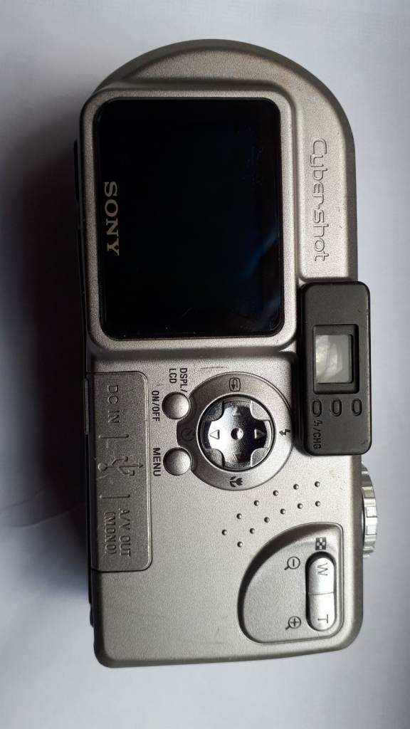Sony Cyber-shot DSC-P9