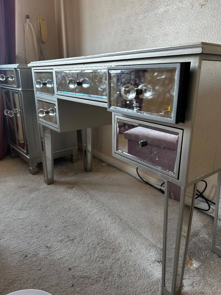 Bedroom furniture glass free