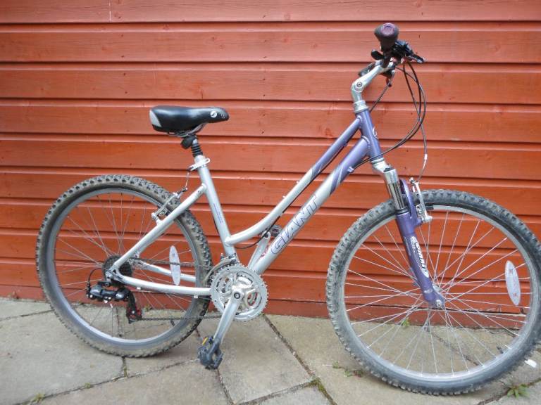 Giant Sedona ladies bike, 17 inch lightweight step through frame, 26 inch wheels, 21 gears, 