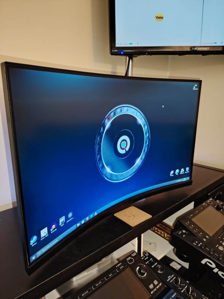 MSI MAG Artymis 165Hz Curved Monitor  – Excellent Condition