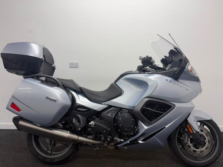 TRIUMPH TROPHY SE ** HEATED GRIPS - FULL LUGGUAGE - WARRANTY **