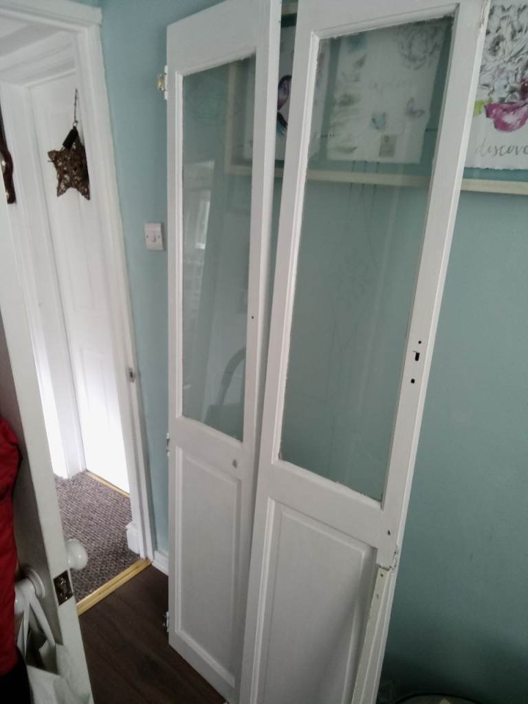 White Internal bi-fold Glass Panel Doors – Good Condition