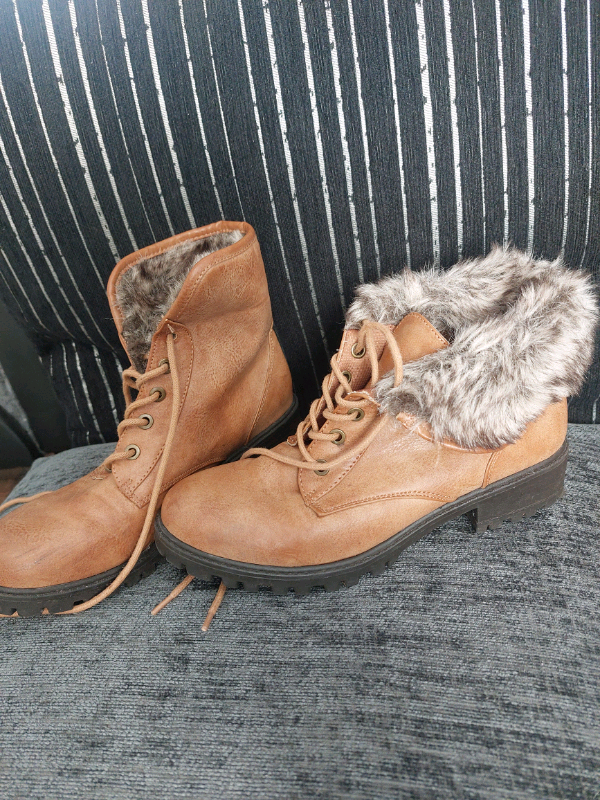 Fur lined boots