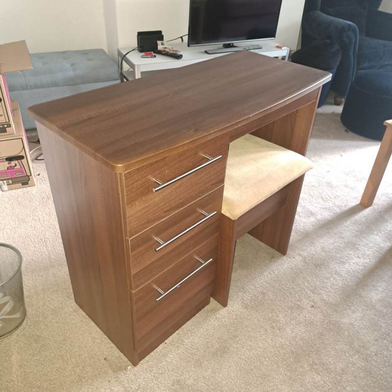 Dressing table with drawers