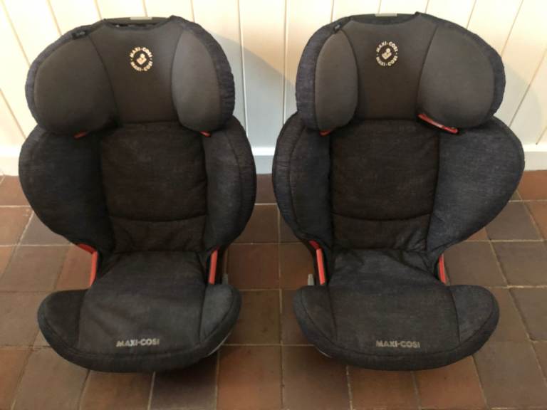 2 x Maxi-Cosi RodiFix AirProtect Child Seats