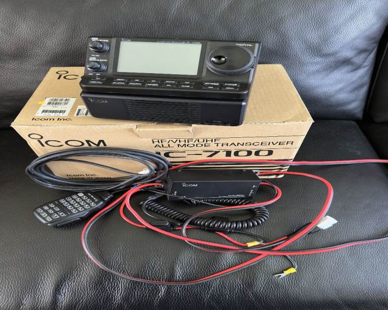 Icom IC-7100 HF/VHF/UHF Digital DStar Transceiver HF/50/144/430MHz