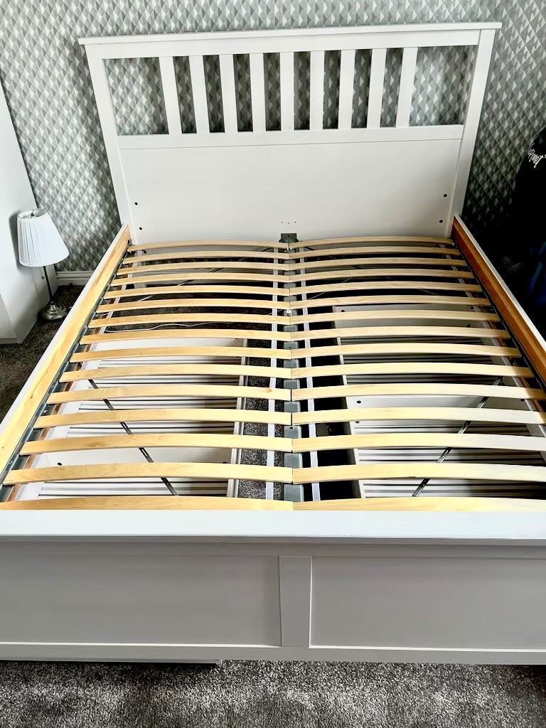 IKEA hemnes Kingsize bed frame ( white ) 