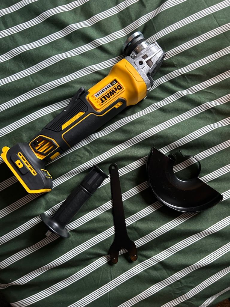 Dewalt grinder DCG406 brushless 