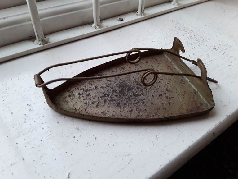 Vintage flat iron clip on cradle