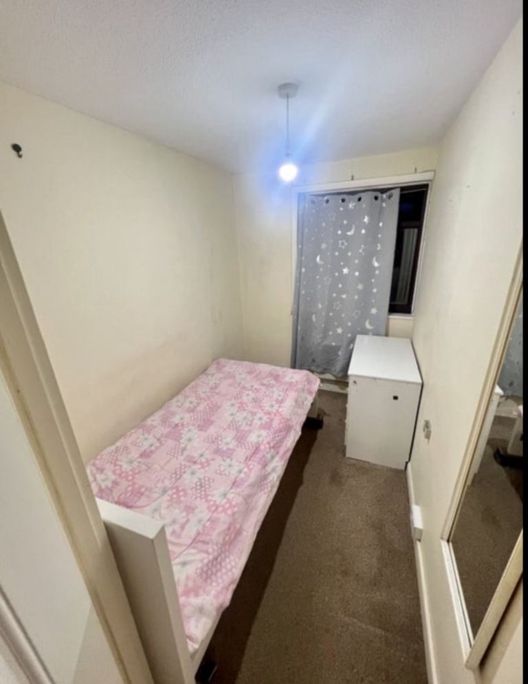 Single Room for Student or Female preferred